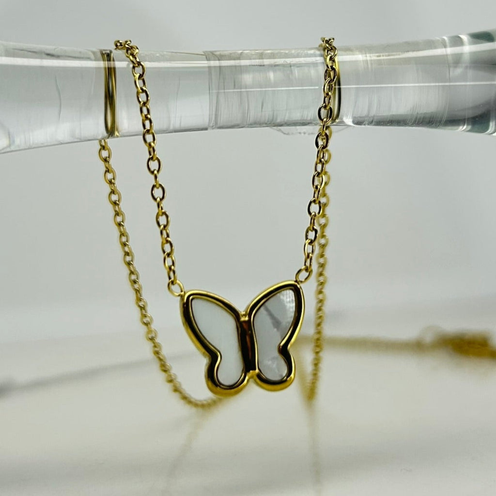 Collar de Mariposa en Aura Nacar - N210
