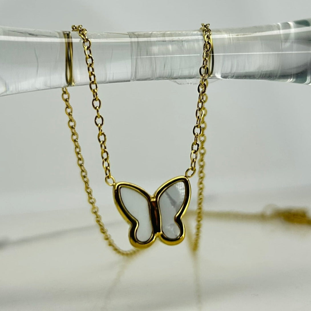 Collar de Mariposa en Aura Nacar - N210